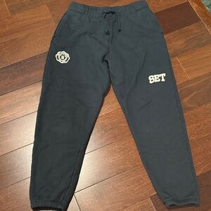Set NWOT heavy weight cotton joggers with emblems, front pockets, drawstring